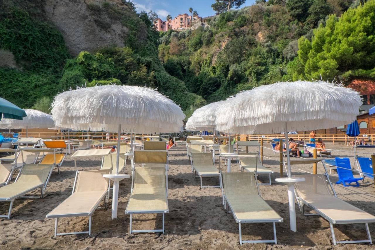 Hotel Oriente Вико-Экуенсе Экстерьер фото