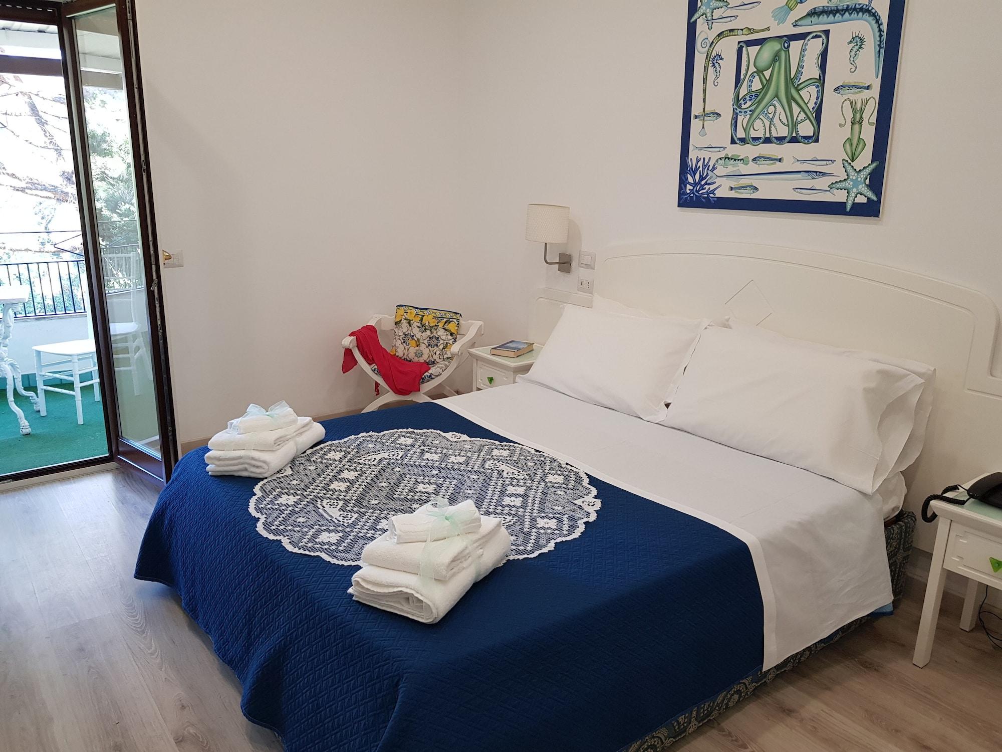 Hotel Oriente Вико-Экуенсе Экстерьер фото