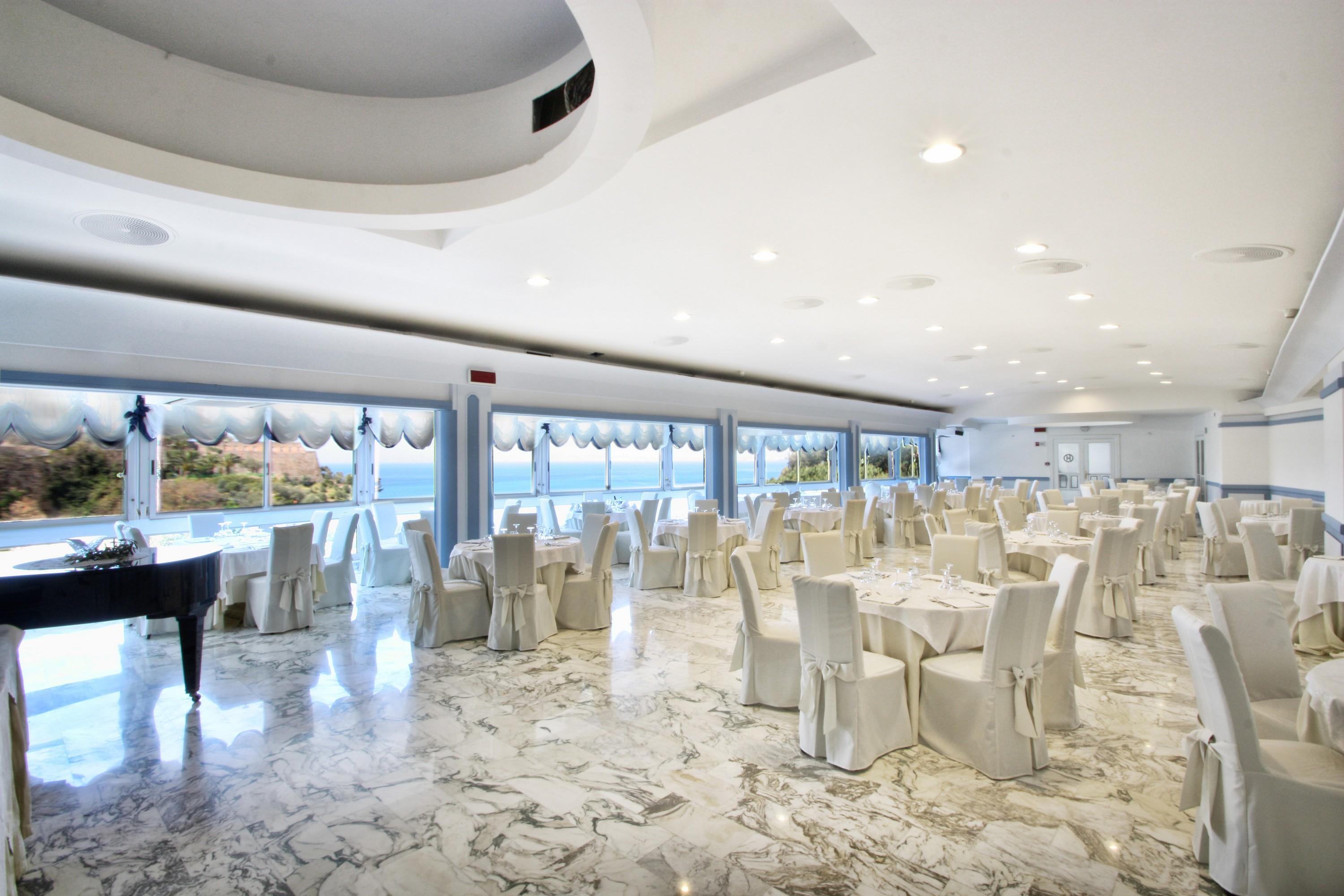 Hotel Oriente Вико-Экуенсе Экстерьер фото